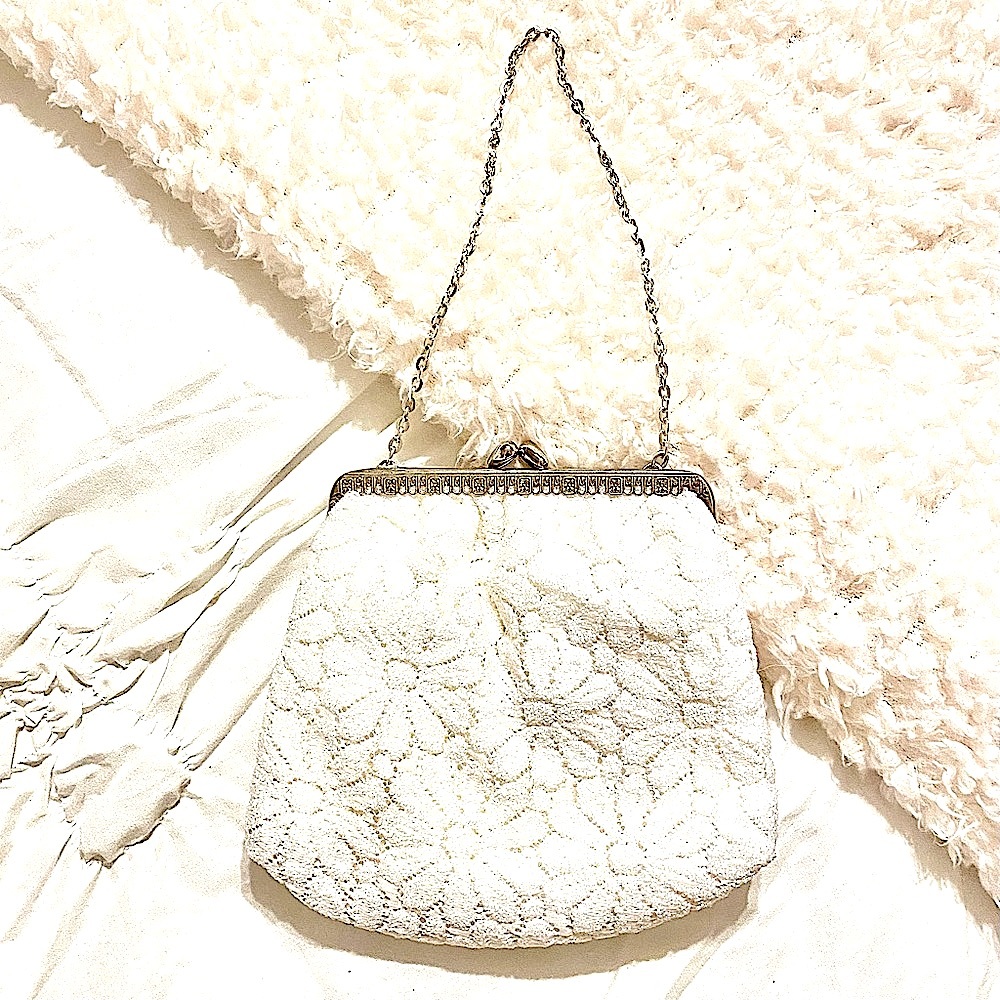 White Daisy Clutch Purse